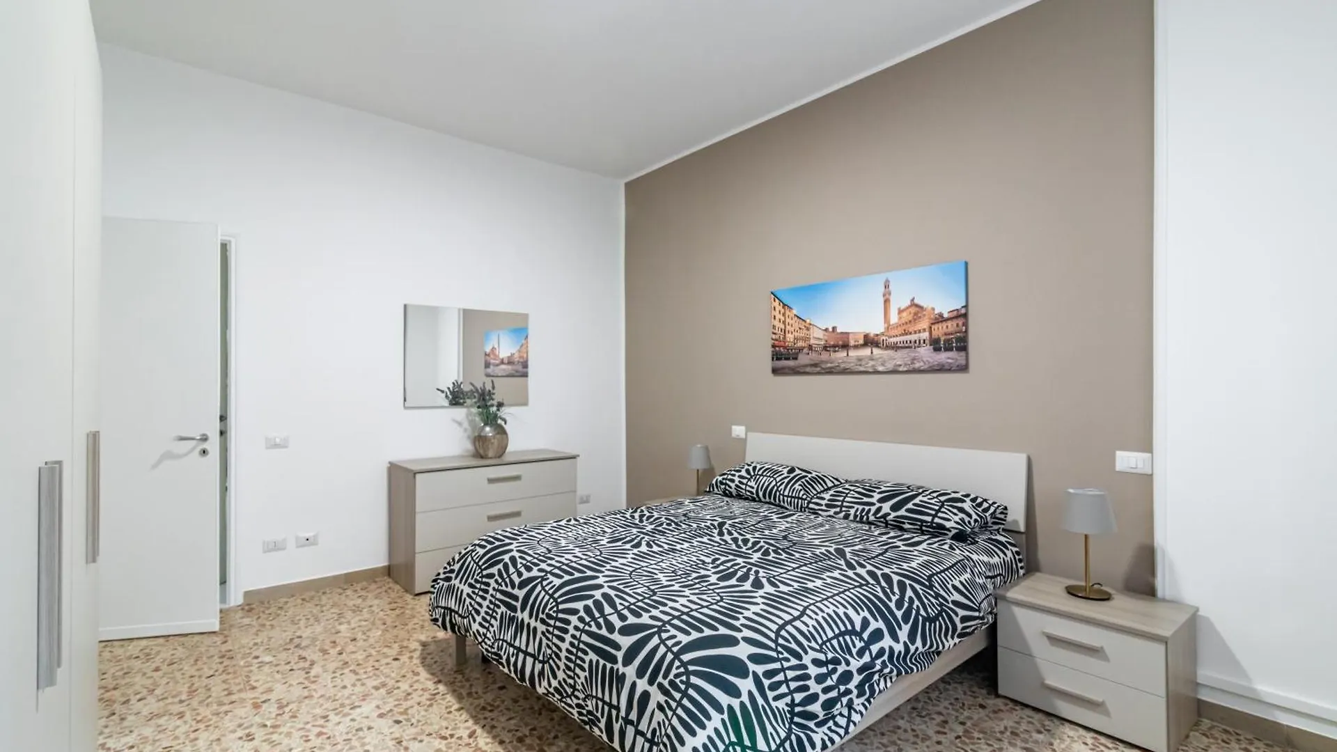 Kontakt z Roomy Apartment Close To Siena Center!